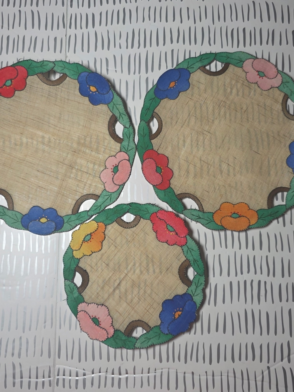 Set of 3 Vintage Floral Applique Round Placemats Linen 1970s